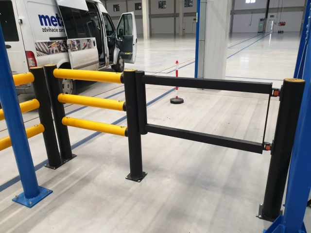 Bezpečnostné zábrany A-SAFE v priemyselnej hale